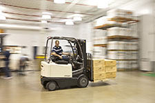 BUSCOelMEJOR - Forklifts moving in DC